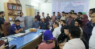 সিংগাইরে জবির বাসে হামলা, থানায় উপাচার্য